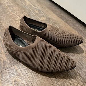 All Black Brand Mesh Woven Slip On Pointed Toe Stretch Flats